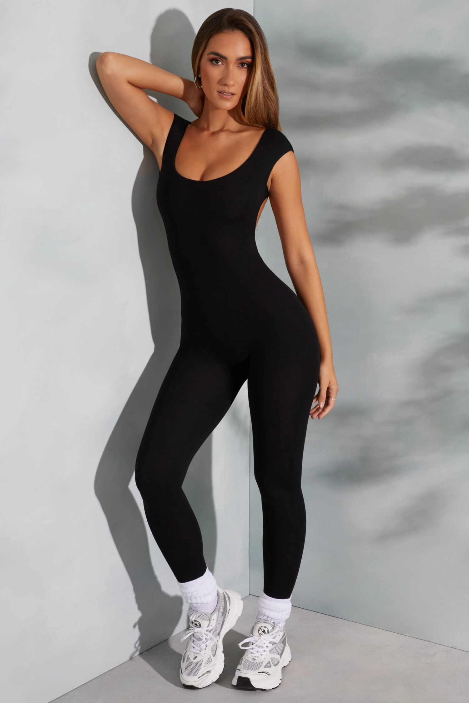 Open Back Scoop Neck Jumpsuit In Black - Image 5