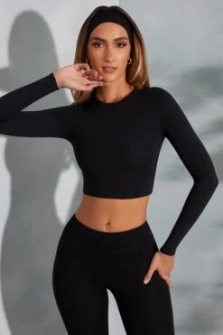 Round Neck Long Sleeve Top In Black