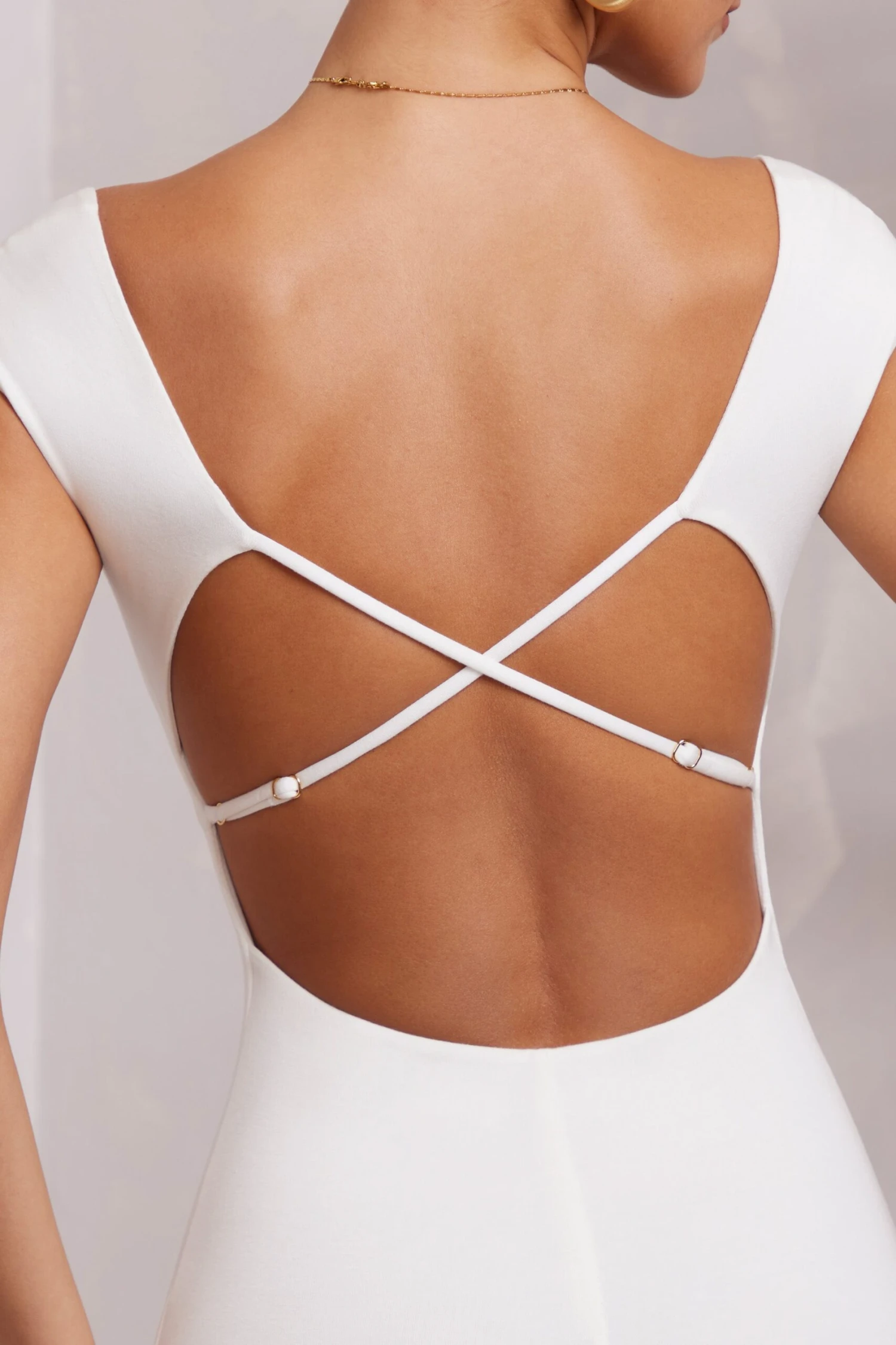 Open Back Scoop Neck Romper In White - Image 6