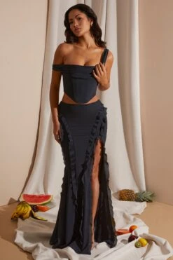 Mid Rise Ruffle Detail Maxi Skirt In Black