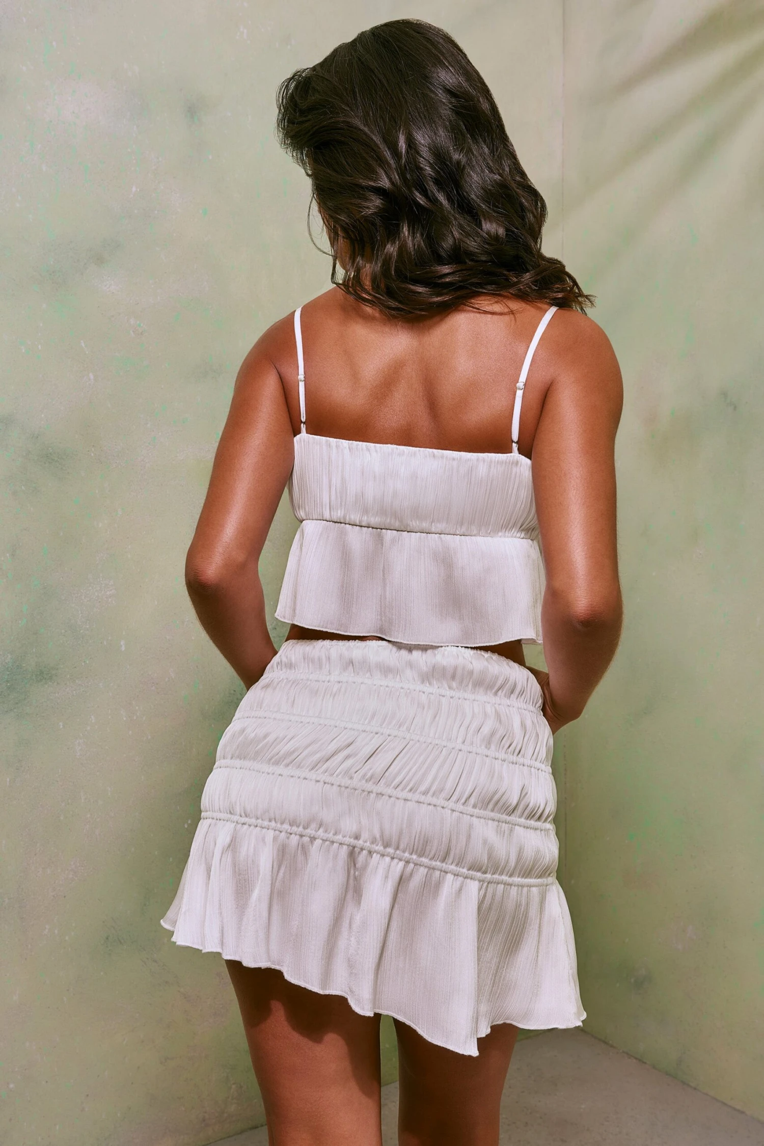 Shirred Thigh High Split Mid Rise Mini Skirt In White - Image 2