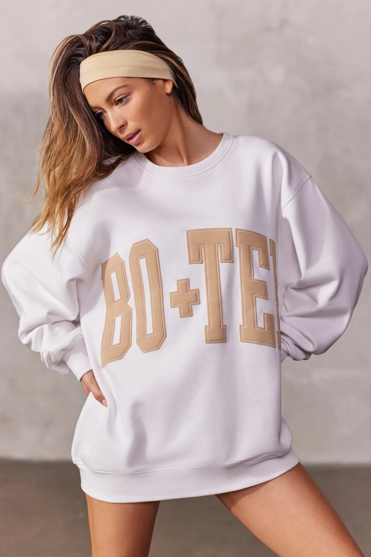 Oversized Sweatshirt In White - Image 4
