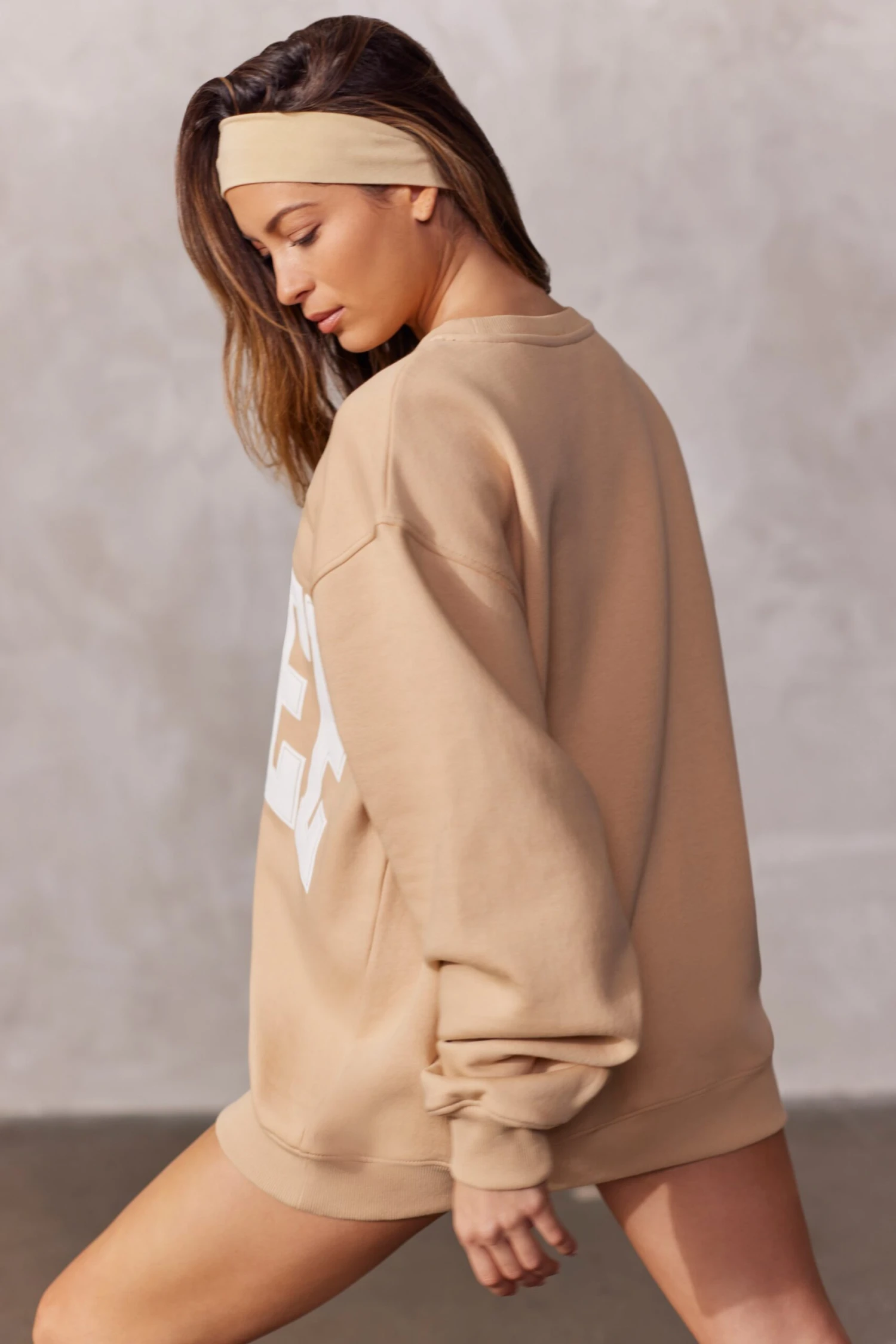 Oversized Sweatshirt In Beige - Image 7