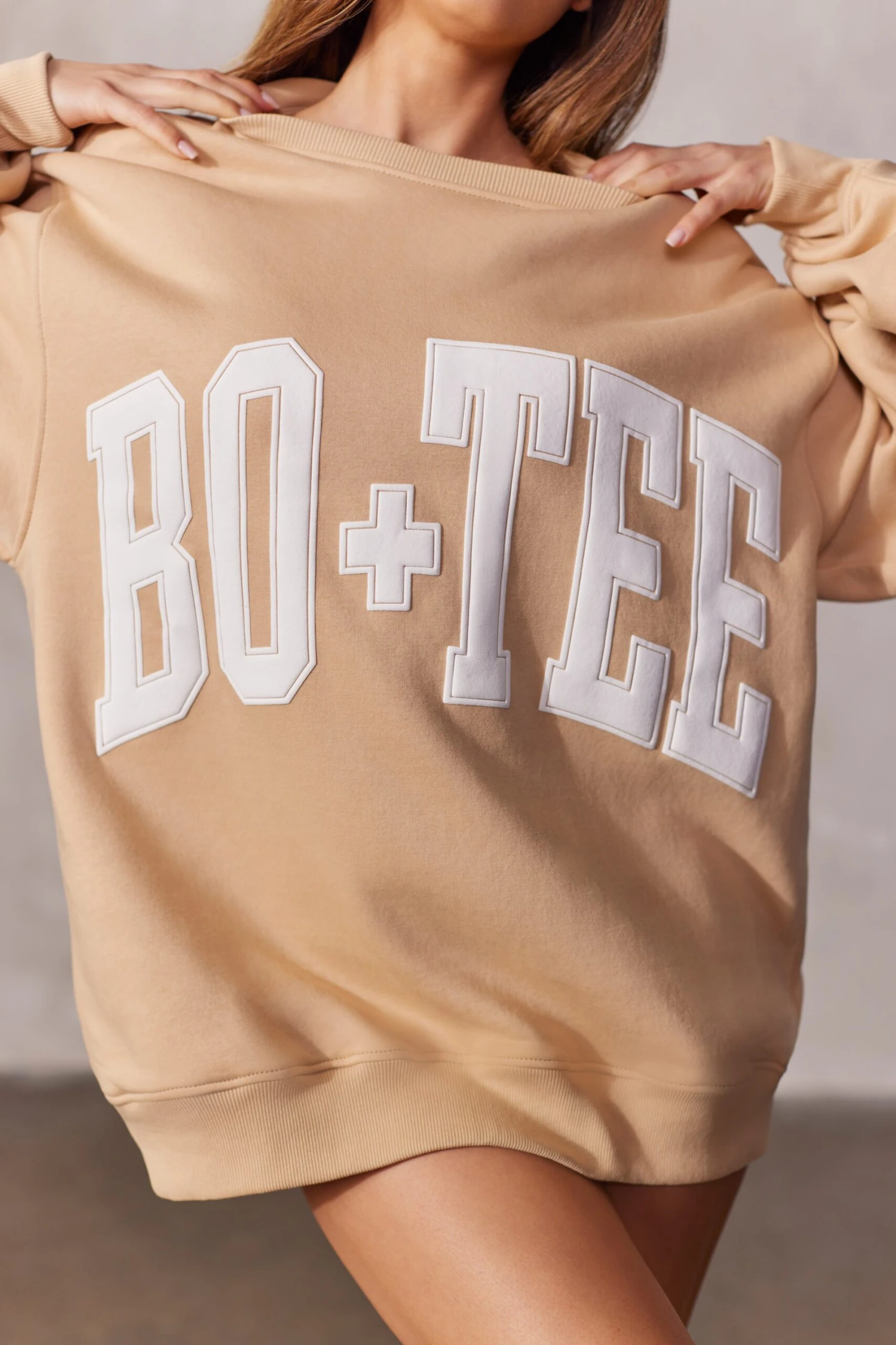 Oversized Sweatshirt In Beige - Image 4