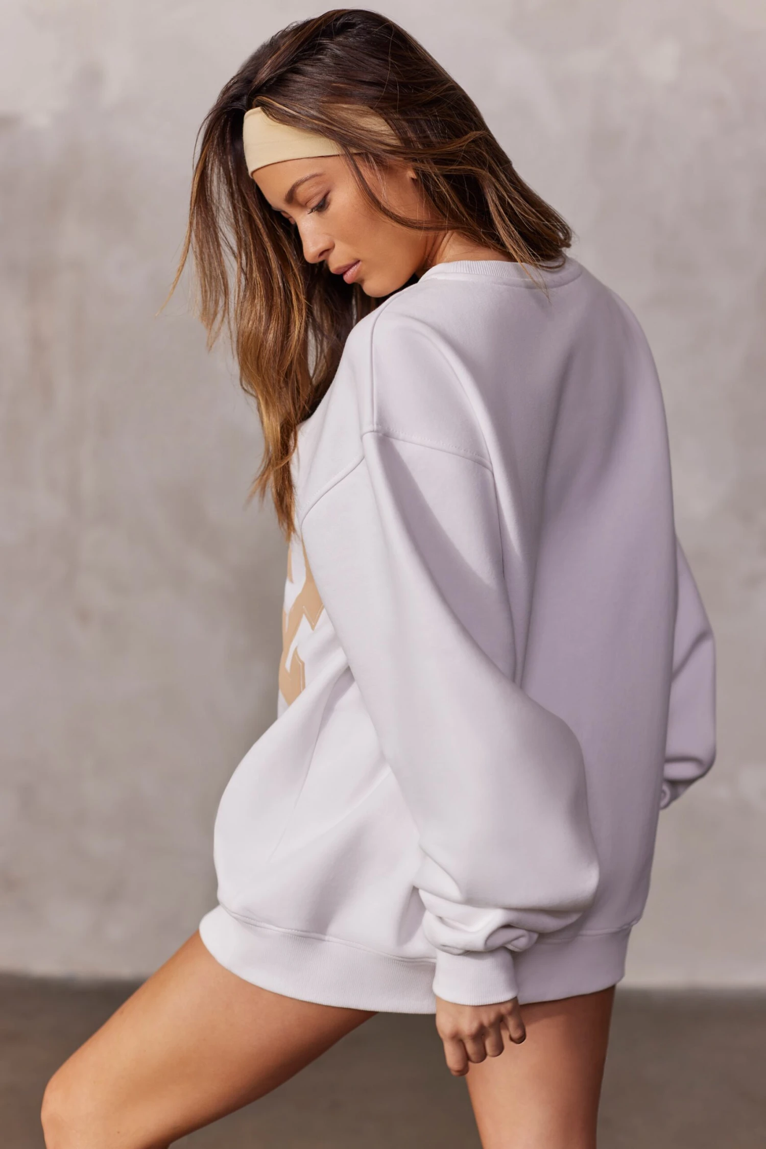 Oversized Sweatshirt In White - Image 7