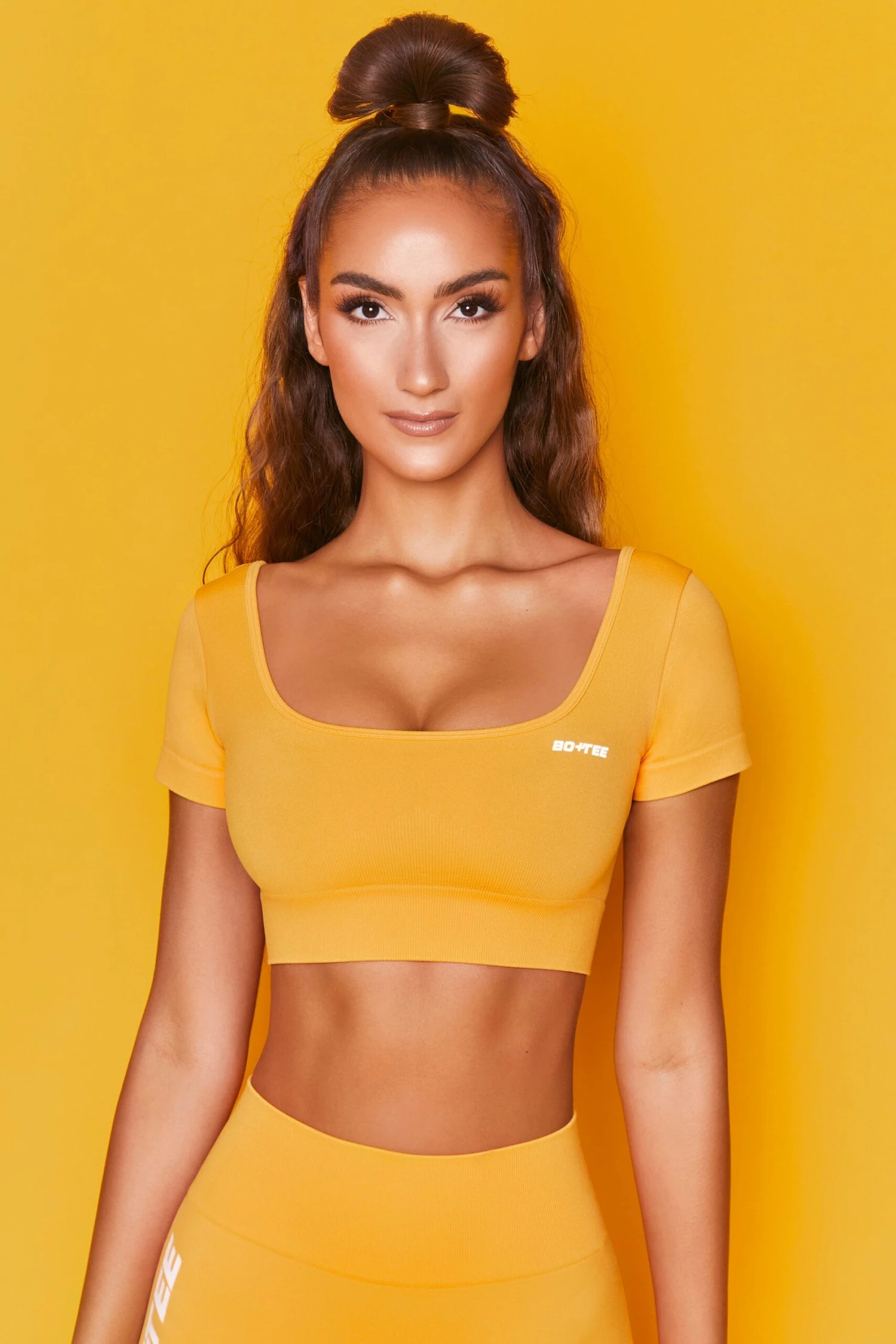 Elevate Seamless Short Sleeve Crop Top In Orange - Image 3