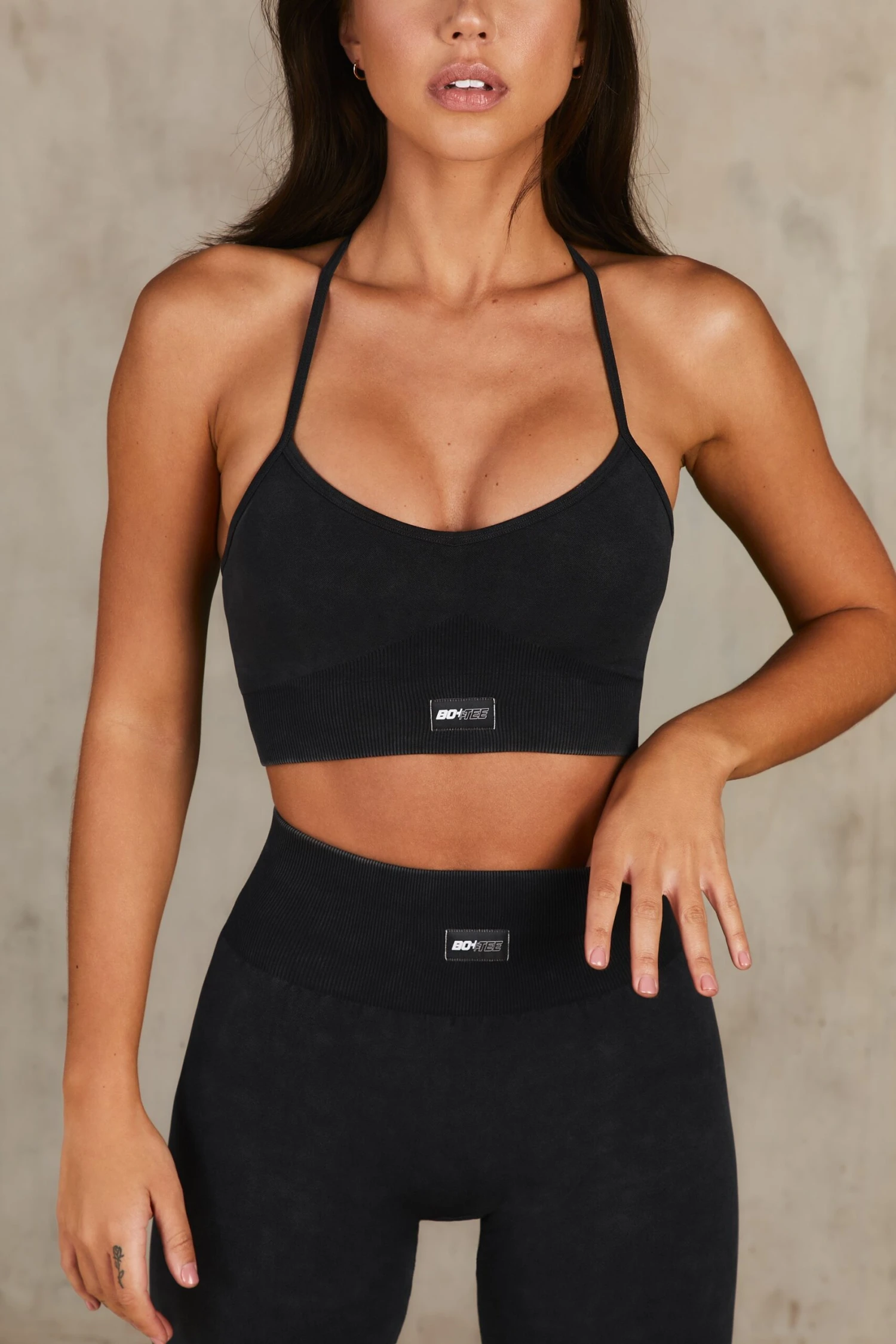 Oxygen Seamless Acid Wash Sports Bra In Black - Image 3