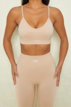 Stretch Seamless Scoop Neck Sports Bra In Beige